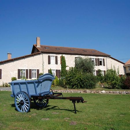Bed and Breakfast Le Logis Des Quatre Puits Neuvicq-Montguyon Экстерьер фото