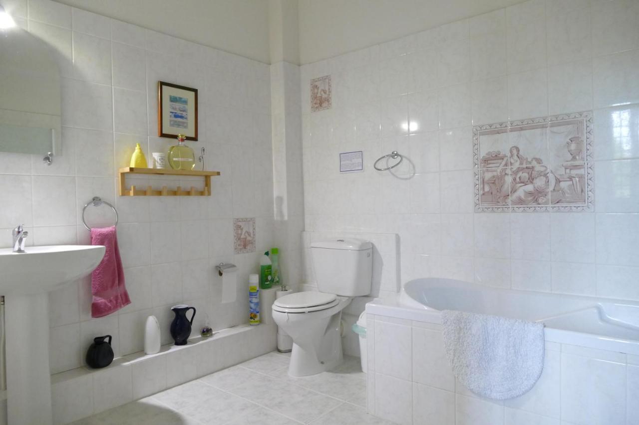 Bed and Breakfast Le Logis Des Quatre Puits Neuvicq-Montguyon Экстерьер фото