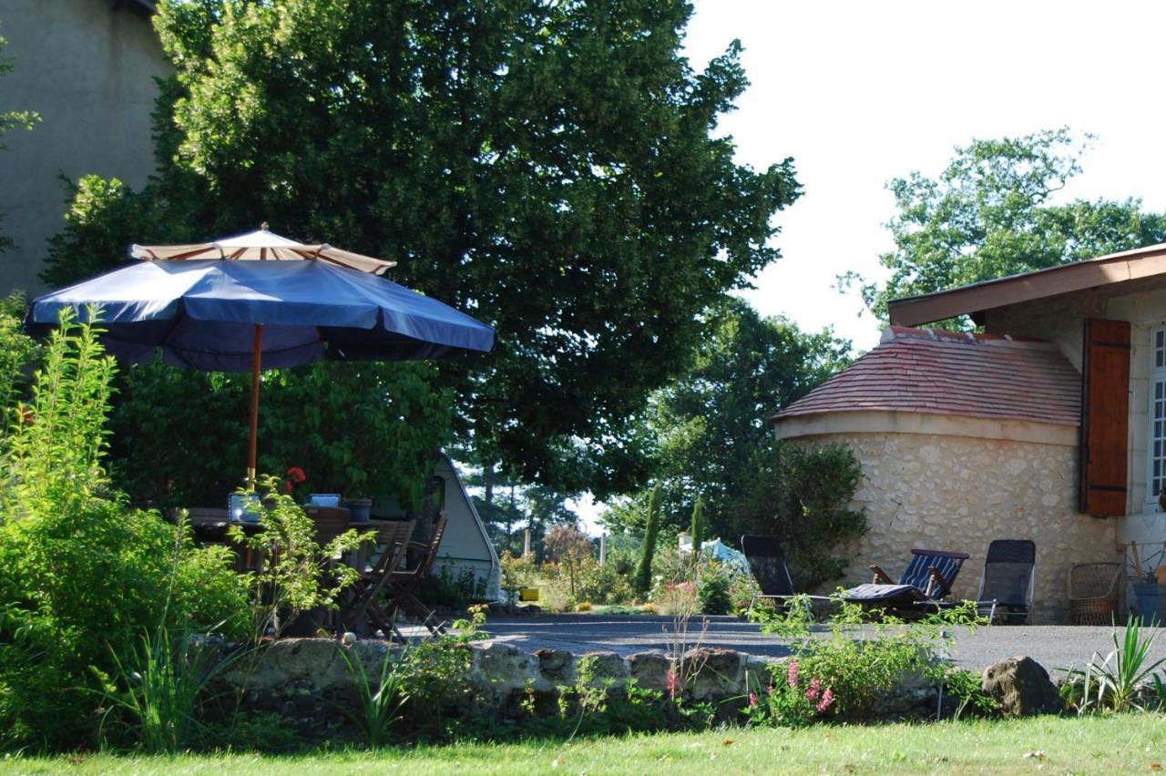 Bed and Breakfast Le Logis Des Quatre Puits Neuvicq-Montguyon Экстерьер фото