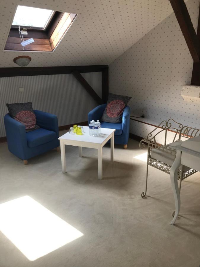 Bed and Breakfast Le Logis Des Quatre Puits Neuvicq-Montguyon Экстерьер фото