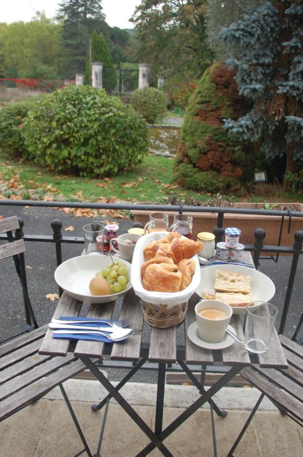 Bed and Breakfast Le Logis Des Quatre Puits Neuvicq-Montguyon Экстерьер фото