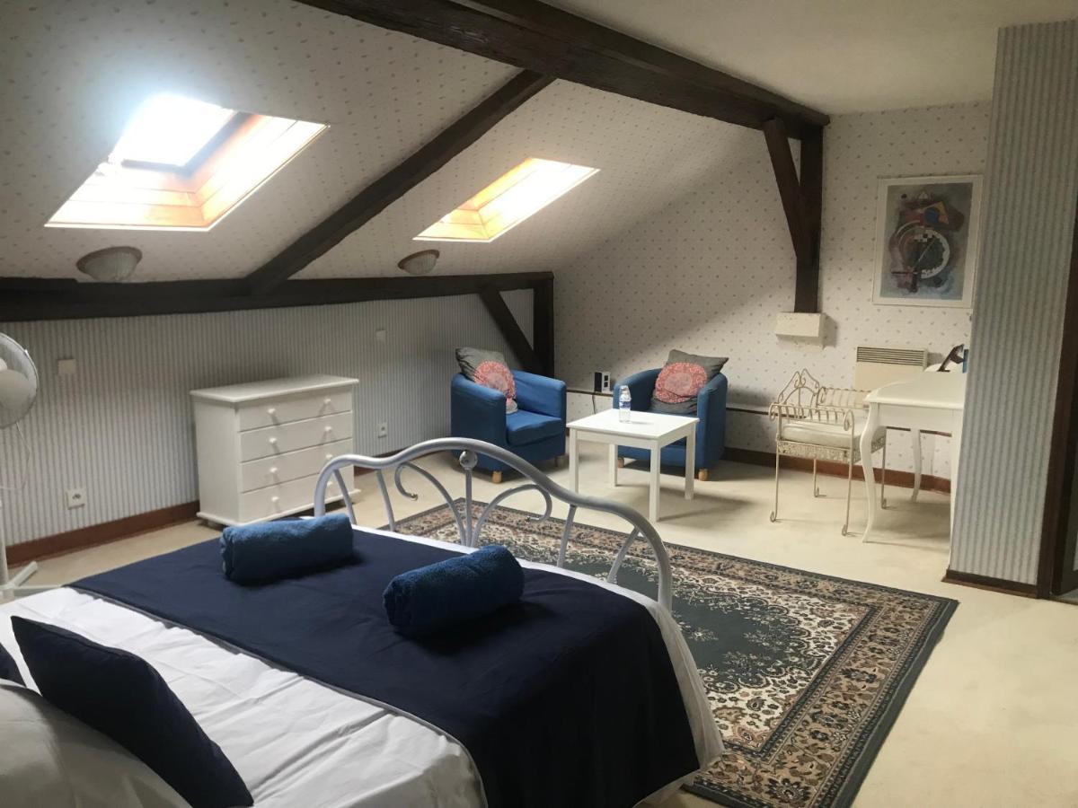 Bed and Breakfast Le Logis Des Quatre Puits Neuvicq-Montguyon Экстерьер фото