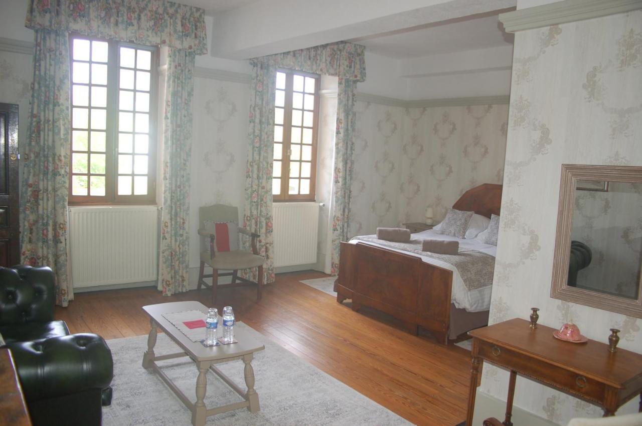 Bed and Breakfast Le Logis Des Quatre Puits Neuvicq-Montguyon Экстерьер фото