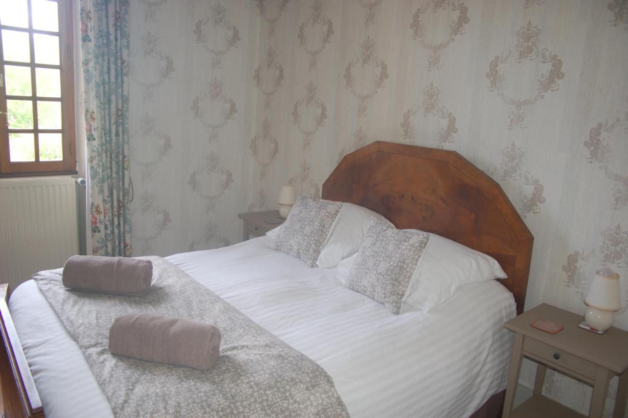 Bed and Breakfast Le Logis Des Quatre Puits Neuvicq-Montguyon Экстерьер фото